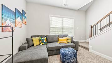 House, Multiple Beds, Patio, Garden View (1014 Franklin Street) | Living area