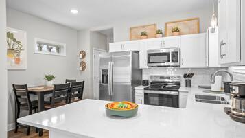 Rumah, Beberapa Tempat Tidur, patio, pemandangan kebun (1014 Franklin Street) | Dapur pribadi