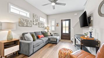 Casa, varias camas, patio, vistas al jardín (1014 Franklin Street) | Zona de estar