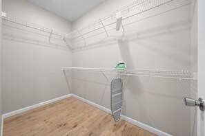 House, Multiple Beds, Patio, Garden View (1018 Main St) | Interior