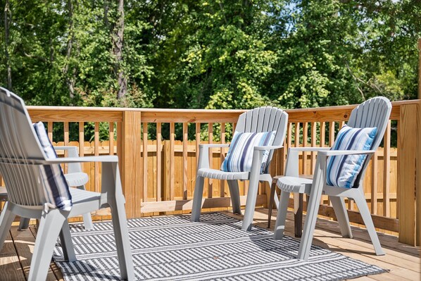 منزل - عدة أسرّة - برواق - منظر للحديقة (1018 Main St) | إطلالة الغرفة