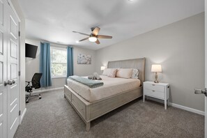 Ferienhaus, Mehrere Betten, Terrasse, Gartenblick (1018 Main St) | 4 Schlafzimmer, individuell dekoriert, individuell eingerichtet