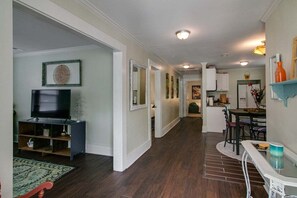 獨棟房屋, 多張床, 庭院, 花園景觀 (1021 Crossland Ave) | 住宿內部