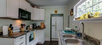 Clarksville Cottage on Crossland