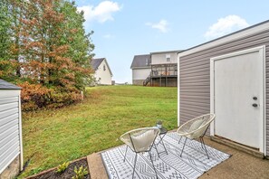 Outdoor dining - Emerald Horizon by Logan (Clarksville)