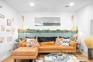 Condo, 2 Queen Beds, Patio, Garden View (104 Azalea Ct) | Living area