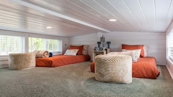 House, Multiple Beds, Patio (109 PGL) | 1 bedroom, individually decorated, individually furnished, bed sheets