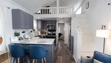 House, Multiple Beds, Patio (109 PGL) | Private kitchen