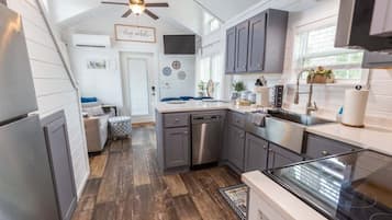 House, Multiple Beds, Patio (109 PGL) | Private kitchen