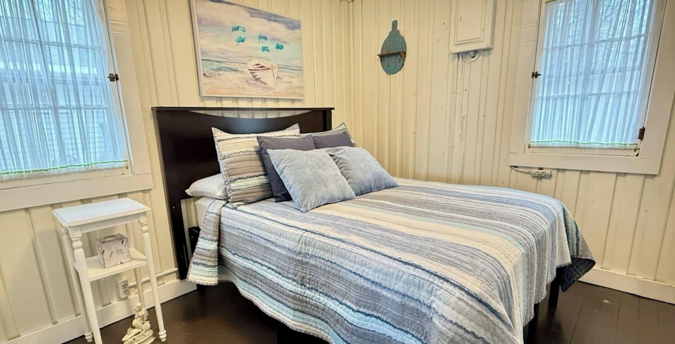 2 habitaciones, escritorio, tabla de planchar con plancha y wifi gratis 