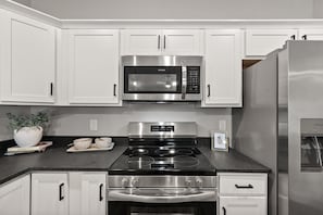 Condo, Multiple Beds, Patio, Garden View (Unit #B5 111 Hickory Grove Blvd) | Private kitchen