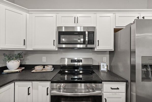 Condo, várias camas, varanda, vista para o jardim (Unit #B5 111 Hickory Grove Blvd) | Cozinha privada