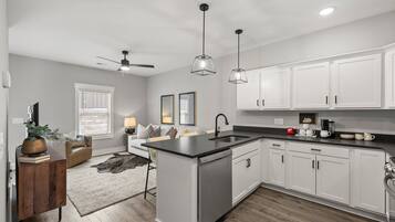 Condo, Multiple Beds, Patio, Garden View (Unit #B5 111 Hickory Grove Blvd) | Private kitchen