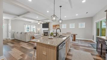 House, Multiple Beds, Patio, Garden View (1147 Eagles View Dr) | Interior