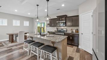 House, Multiple Beds, Patio, Garden View (1147 Eagles View Dr) | Private kitchen