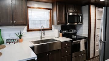 House, Multiple Beds, Patio, Garden View (120 PGL) | Private kitchen