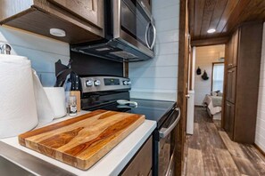 House, Multiple Beds, Patio, Garden View (120 PGL) | Private kitchen