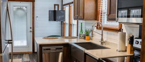 House, Multiple Beds, Patio, Garden View (120 PGL) | Private kitchen