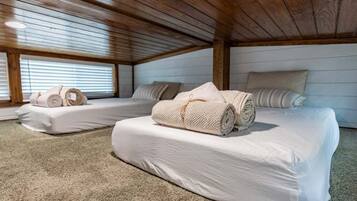 House, Multiple Beds, Patio, Garden View (120 PGL) | 1 bedroom, individually decorated, individually furnished, bed sheets