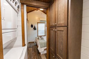 Rumah, Beberapa Tempat Tidur, patio, pemandangan kebun (120 PGL) | Laundry