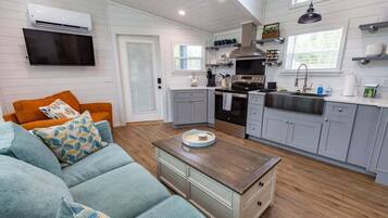 House, Multiple Beds, Patio, Garden View (121 & 131 ITP) | Living area