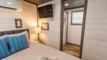 House, Multiple Beds, Patio, Garden View (121 & 131 ITP) | 2 bedrooms, individually decorated, individually furnished, bed sheets