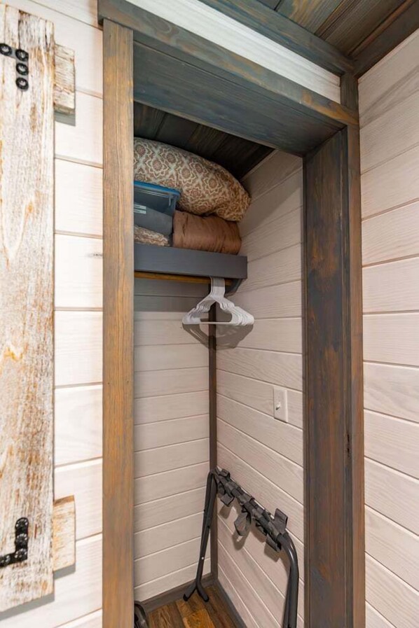 Maison, plusieurs lits, patio, vue jardin (121 & 131 ITP) | Armoire