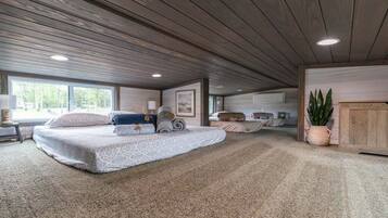 Talo, useita sänkyjä, patio, näköala puutarhaan (121 ITP) | 2 makuuhuonetta, yksilöllisesti sisustettu, yksilöllisesti kalustettu