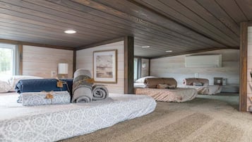 House, Multiple Beds, Patio, Garden View (121 ITP) | 2 bedrooms, individually decorated, individually furnished, bed sheets