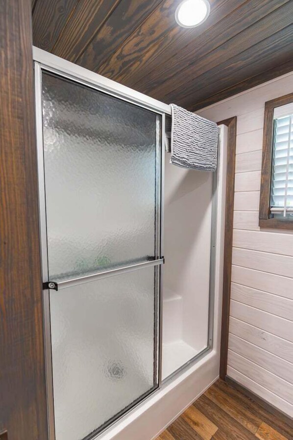 Casa, varias camas, patio, vistas al jardín (121 ITP) | Baño | Toallas