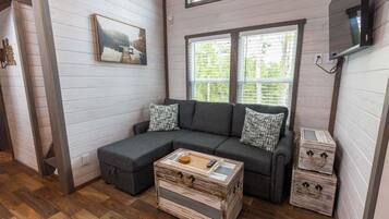 House, Multiple Beds, Patio, Garden View (121 ITP) | Living area