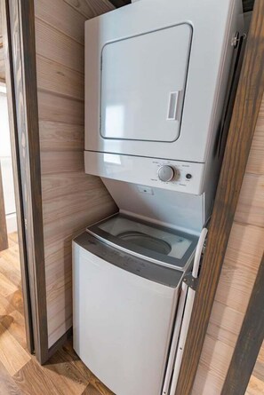 House, Multiple Beds, Patio, Garden View (121 ITP) | Laundry