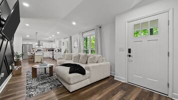 Hus - flera sängar - uteplats - utsikt mot trädgården (1221 Beverly Hills Dr) | Utsikt från rummet