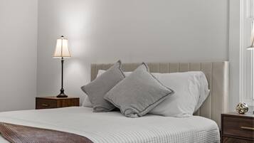 Ferienhaus, Mehrere Betten, Terrasse, Gartenblick (1221 Beverly Hills Dr) | 4 Schlafzimmer, individuell dekoriert, individuell eingerichtet