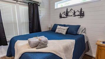 Talo, 2 keskisuurta parisänkyä, parveke, näköala puutarhaan (130 PGL) | 1 makuuhuone, yksilöllisesti sisustettu, yksilöllisesti kalustettu