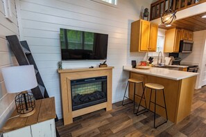 Hus, 2 queensize-senger, balkong, hageutsikt (130 PGL) | Eget kjøkken