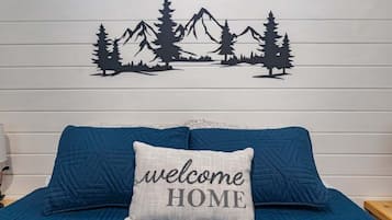 Talo, 2 keskisuurta parisänkyä, parveke, näköala puutarhaan (130 PGL) | 1 makuuhuone, yksilöllisesti sisustettu, yksilöllisesti kalustettu