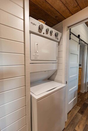 Casa, 2 camas Queen size, balcón, vista al jardín (130 PGL) | Lavandería