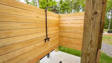 Maison, plusieurs lits, patio (131 ITP) | Salle de bain