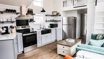 House, Multiple Beds, Patio (131 ITP) | Private kitchen