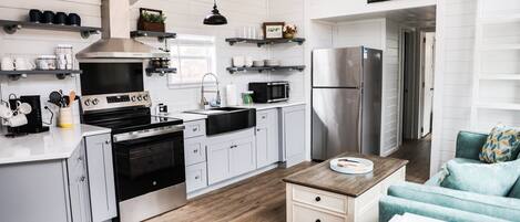 House, Multiple Beds, Patio (131 ITP) | Private kitchen