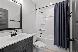 House, Multiple Beds, Balcony, Garden View (1365 Isaiah Drive) | Bathroom | Towels - John's Place (Clarksville)