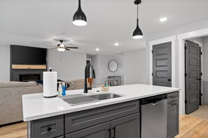 House, Multiple Beds, Balcony, Garden View (1365 Isaiah Drive) | Private kitchen