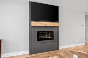 House, Multiple Beds, Balcony, Garden View (1365 Isaiah Drive) | Interior - John's Place (Clarksville)