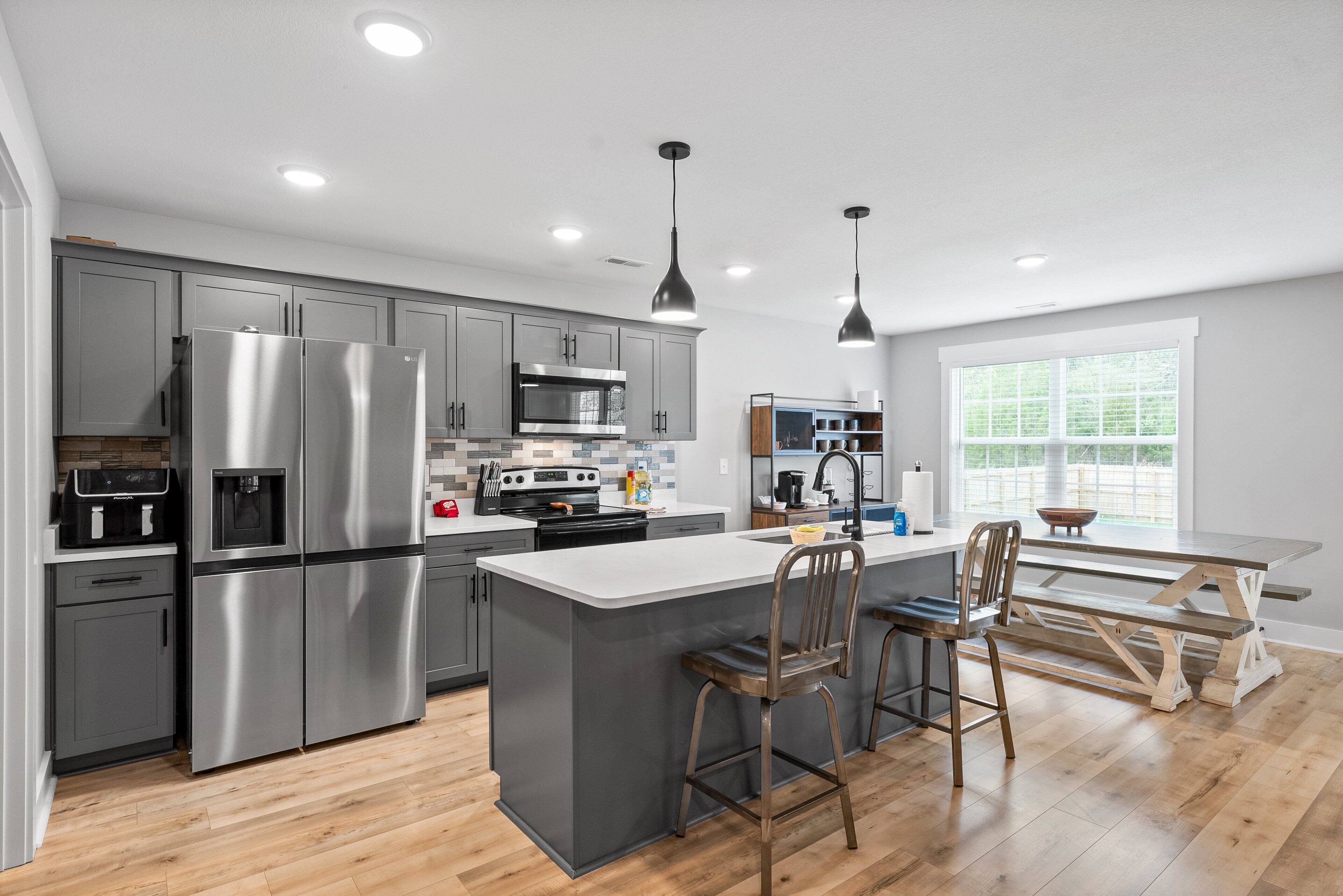 Nhà, nhiều giường, ban công, quang cảnh vườn (1365 Isaiah Drive) | Bếp riêng