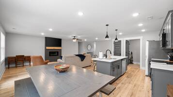 House, Multiple Beds, Balcony, Garden View (1365 Isaiah Drive) | Interior