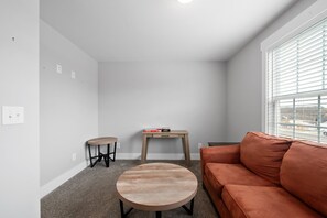 Ferienhaus, Mehrere Betten, Balkon, Gartenblick (1365 Isaiah Drive) | Wohnbereich