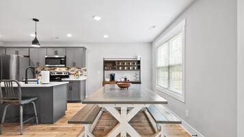 House, Multiple Beds, Balcony, Garden View (1365 Isaiah Drive) | Private kitchen