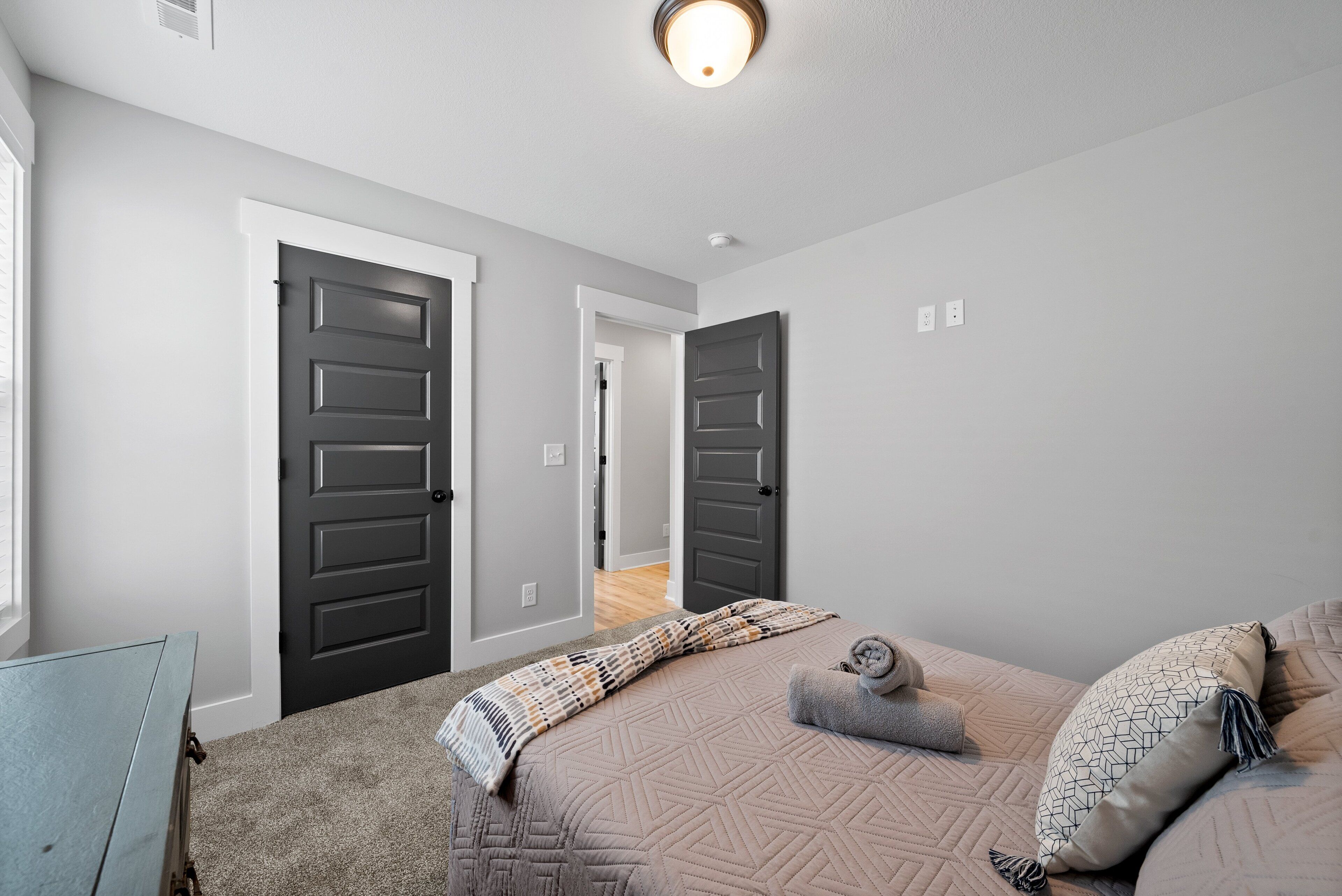 2 bedrooms, individually decorated, individually furnished, bed sheets