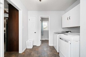 House, Multiple Beds, Patio, Garden View (Hudson House (1726 Broadripple)) | Laundry